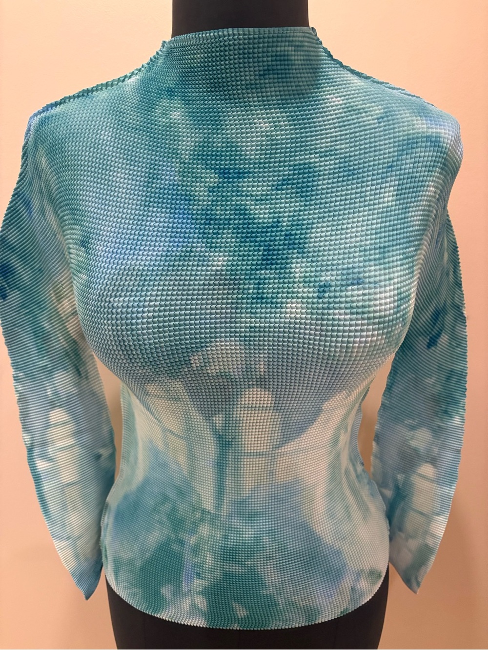 Brand new Hokusai style Japanese 3D pleated top